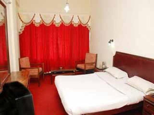 Hotel Preethi Palace Ooty Room photo