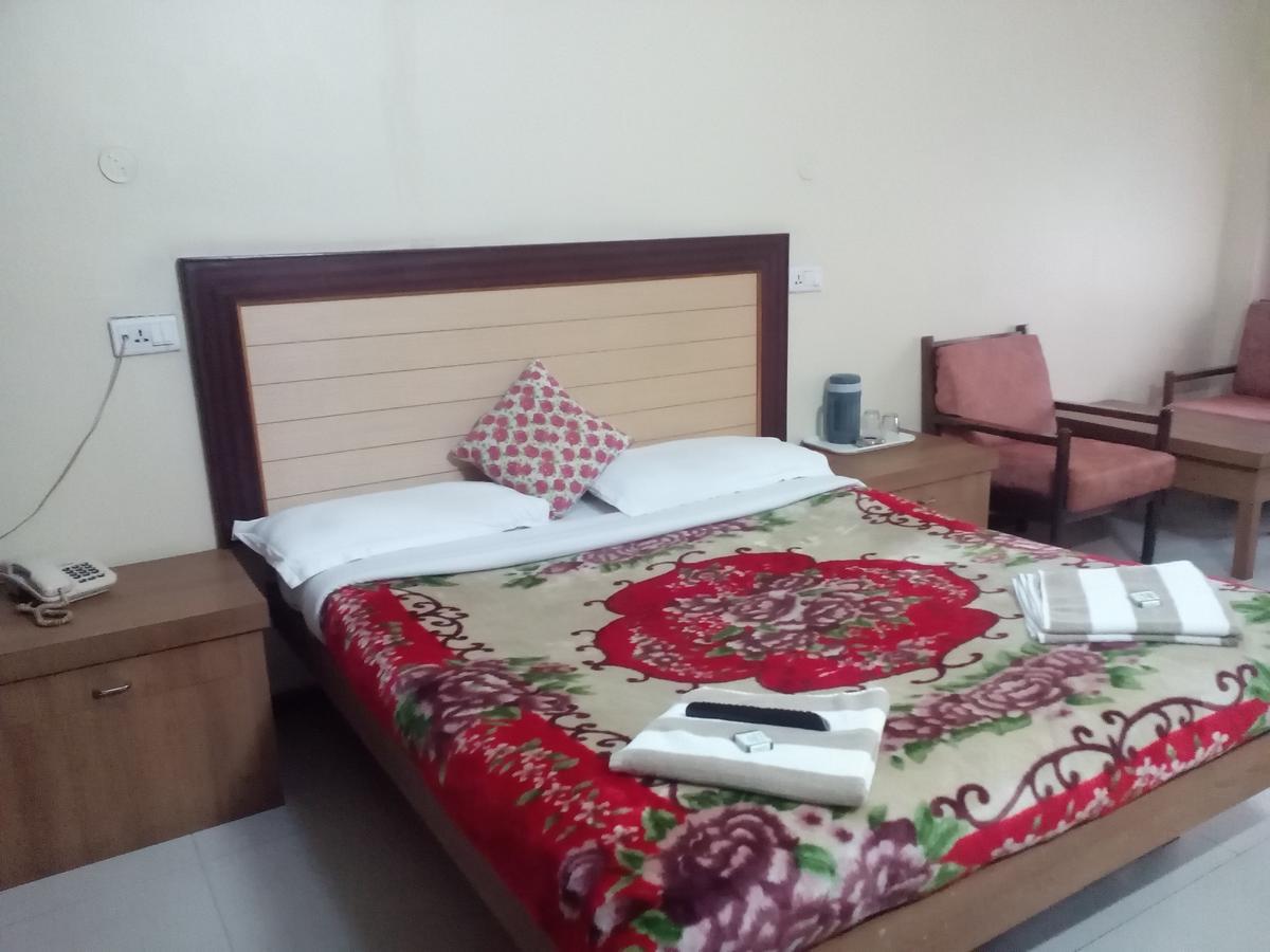 Hotel Preethi Palace Ooty Exterior photo