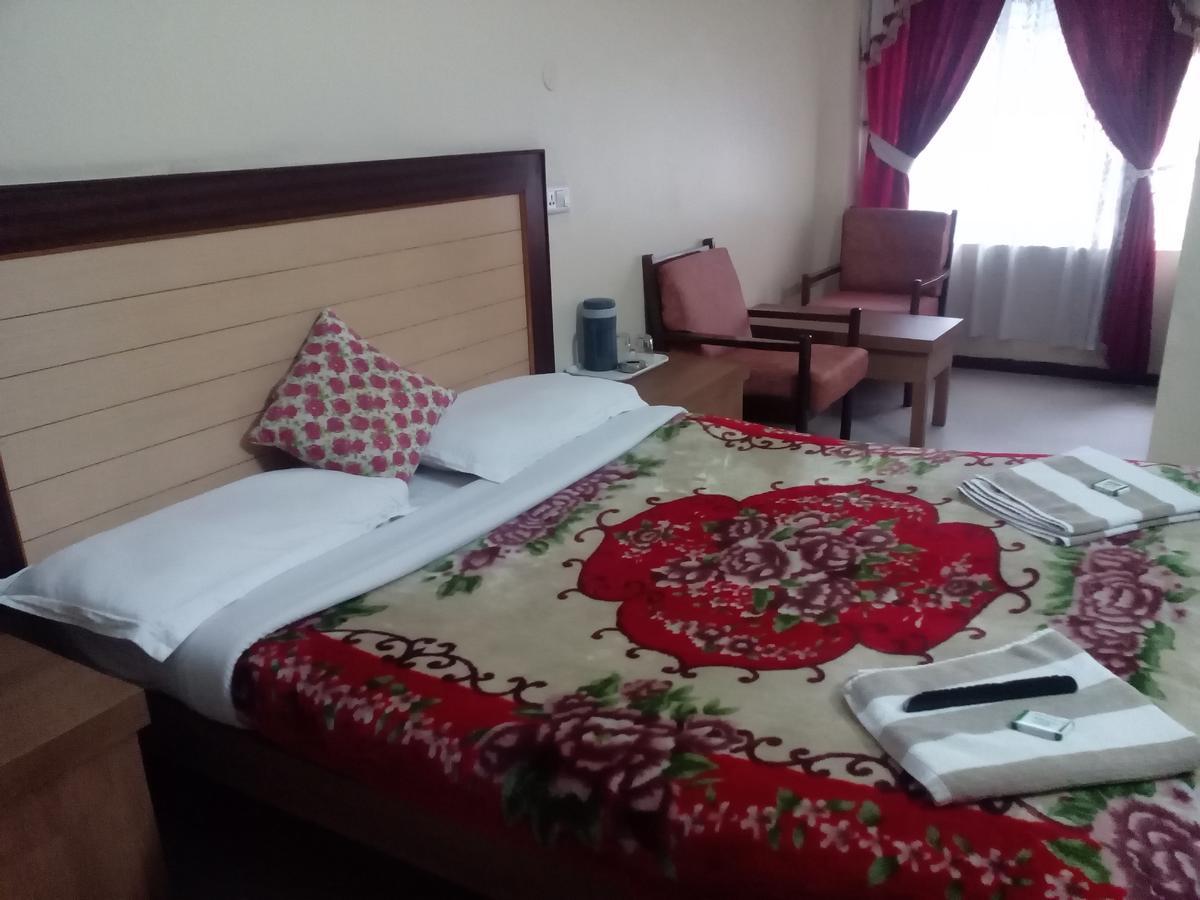 Hotel Preethi Palace Ooty Exterior photo